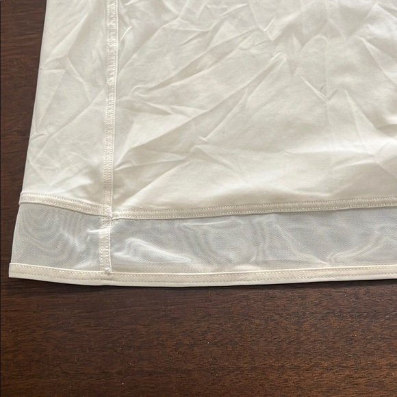 Lululemon open back women’s top - Picture 4 of 8